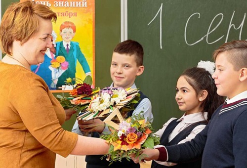«Единая Россия» законодательно сохранит право учителей и врачей принимать подарки